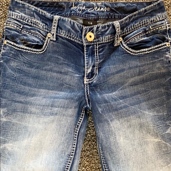 Ariya Jeans - Picture 6 of 7